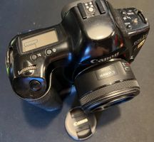 Canon EOS-1N RS mit zwei Objektiven
