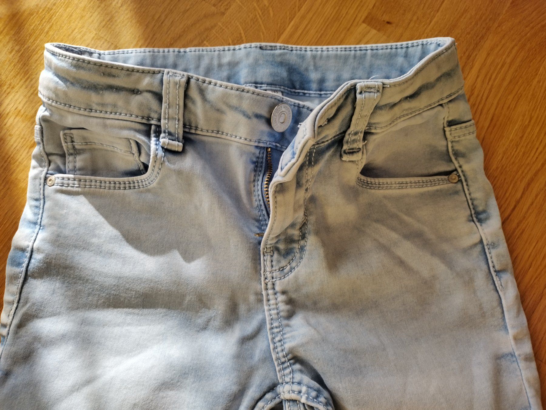 C&A Hosen: Neuwertige Capri-Jeans im hellblauen Farbton von C&A Gr. 140 – Neu (gemäss Beschreibung) aus Densbüren von TutaLarsen 6
