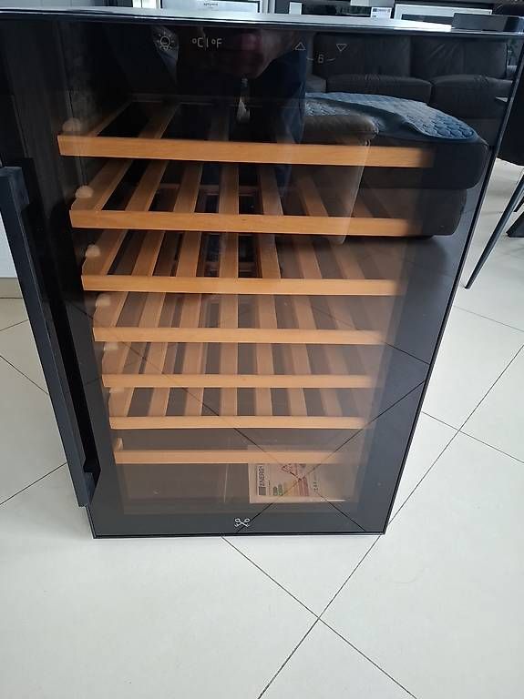 Kühlschrank: Cave a vin  – Gebraucht aus Vouvry von man_258z