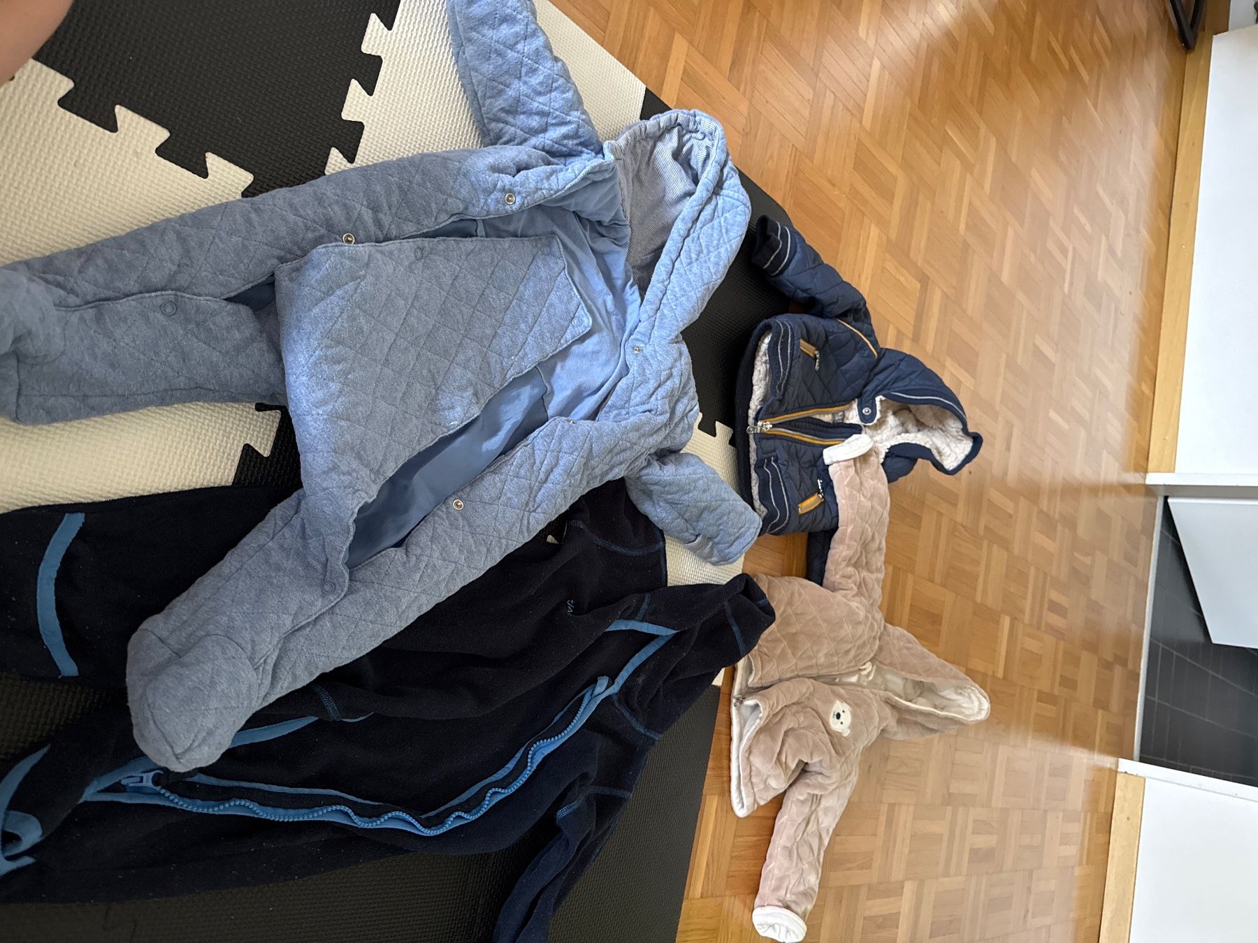 Lotti & Set di vestiti: Winterjacken und warme Onesuits Gr. 74 – Usato da Zürich venduto da ann_vl7h
