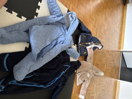 Winterjacken und warme Onesuits Gr. 74