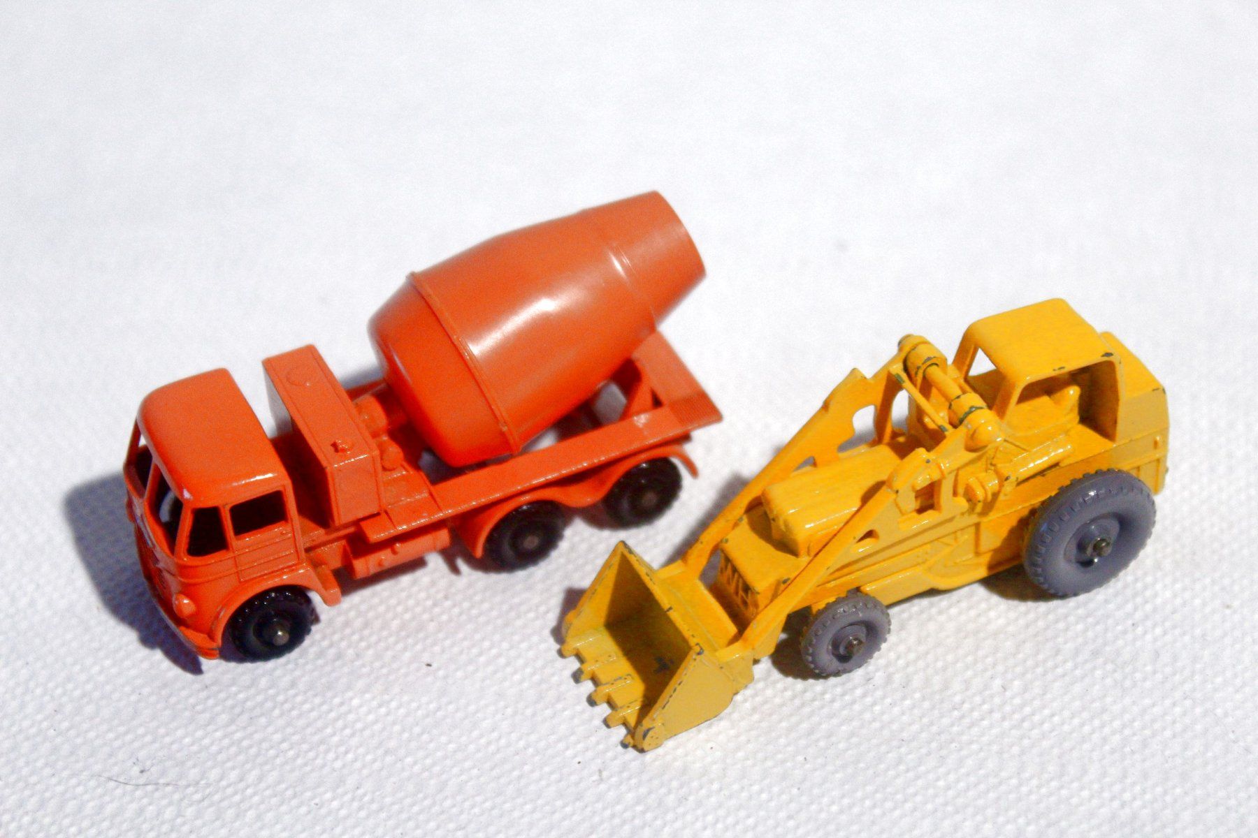 Lesney Spielzeuge: Vitrinen - Modelle: LESNY 24 & 26 - Matchbox - Modelle, – Gebraucht aus Bern von kultiges 7