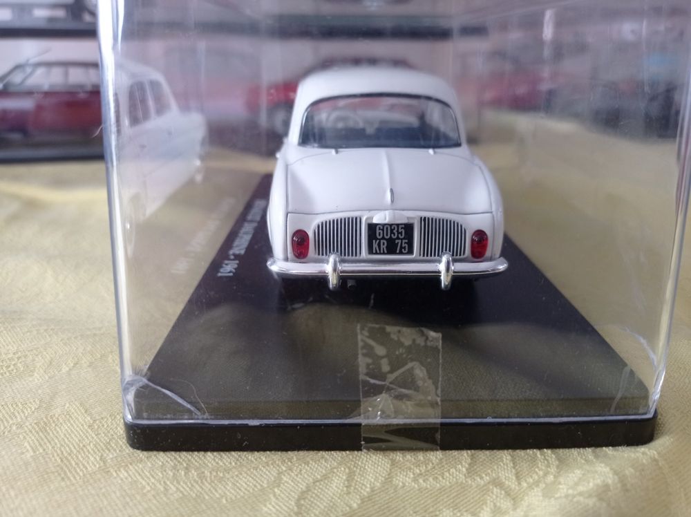 Renault Dauphine 1961 Hachette – Miniature 1/24 Neuve Sous Coffret