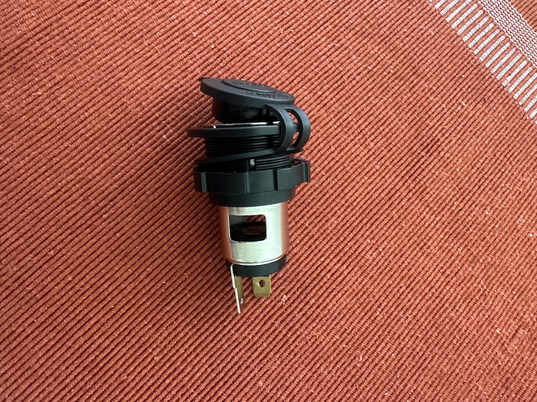 Spine: Prise allume-cigare 12-24 V – Usato da Payerne venduto da pop_ghf9 3