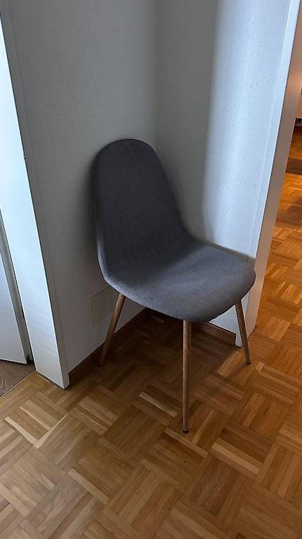 Set di tavolo e panche: Esstisch mit 3 grauen Stühlen – Usato da Uzwil venduto da vik_gbv7 1