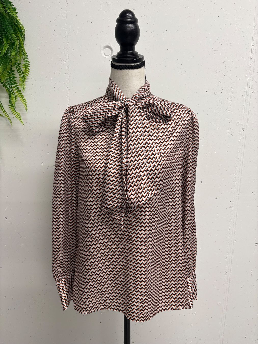 Massimo Dutti Blusen: Massimo Dutti Schluppenbluse Gr. 34/36 Print creme bordeaux – Neu (gemäss Beschreibung) aus Regensdorf von secondchancefashion