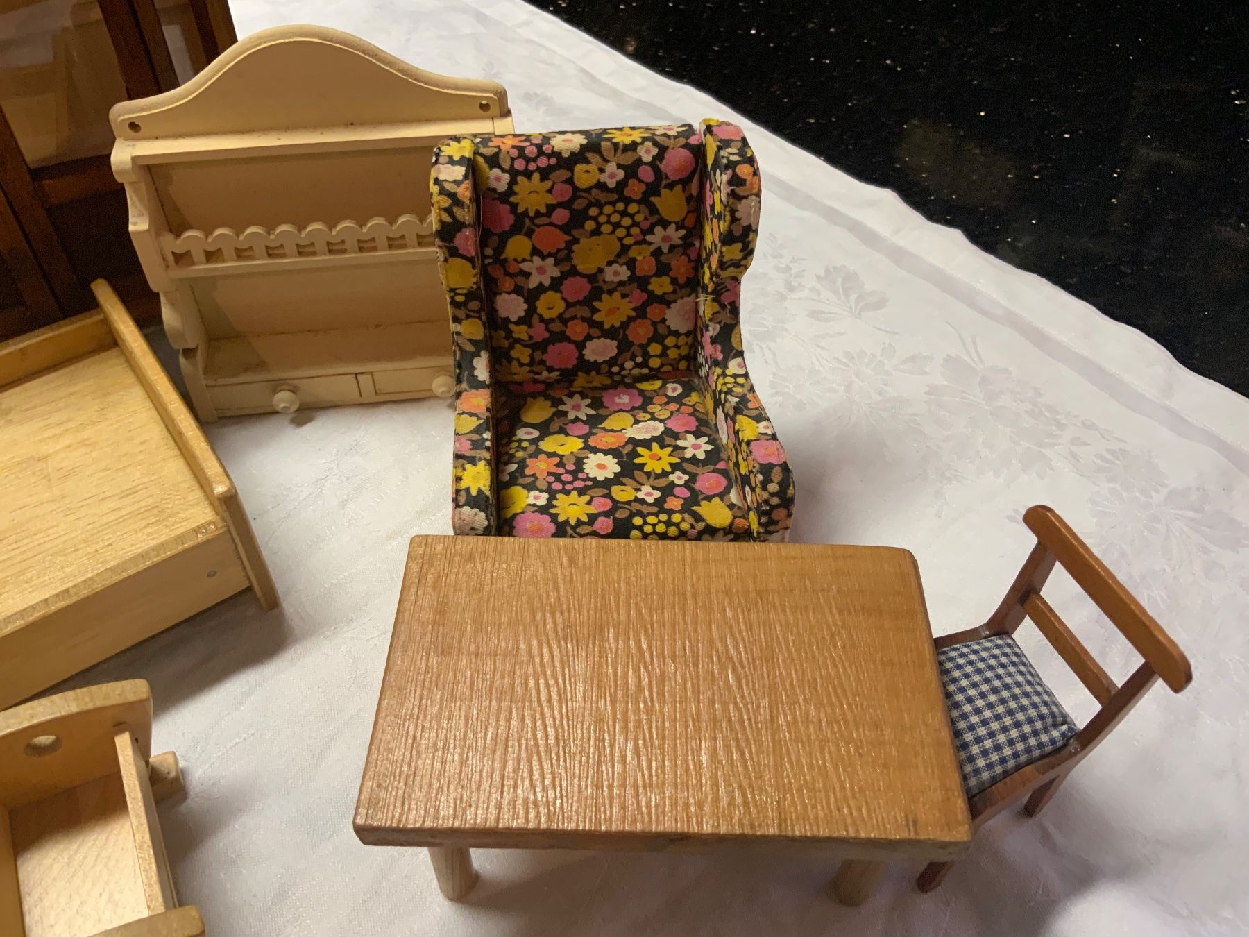 Giocattoli: Puppenstube Möbel – Usato da Münchenbuchsee venduto da kruseli 1