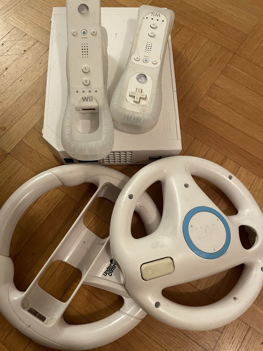 Nintendo Console: Nintendo Wii Konsole mit sieben Games – Usato da Münchenbuchsee venduto da hamama18 3