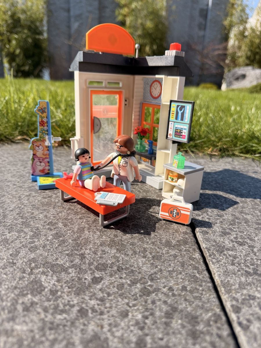 Playmobil Giocattoli: PLAYMOBIL Kinderärztin – Usato da Lachen SZ venduto da Claudia8281