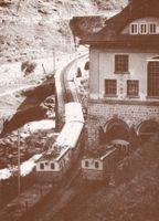 Schöllenen  UR  -  BAHN vor dem Maschinenhaus in Göschenen