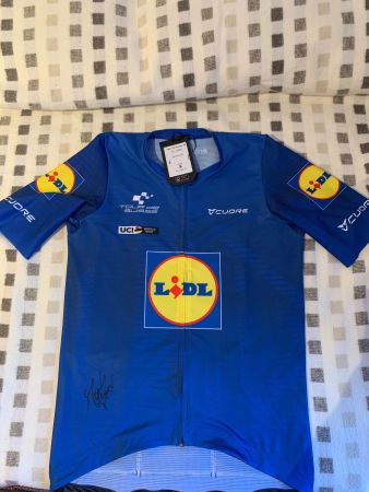 Velodress mit Unterschrift Marlen Reusser