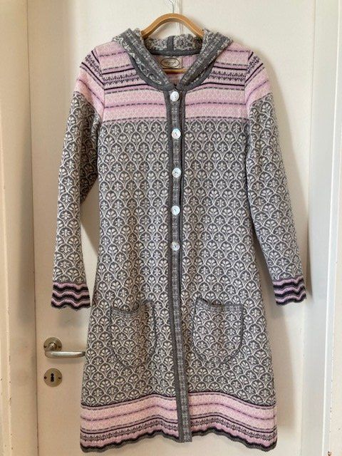 Sorgenfri Giacche: Wunderbare Sylt Strickjacke Gr. S – Usato da Rüti ZH venduto da Tredeschin