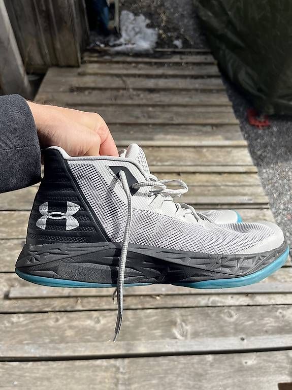 Scarpe da uomo: Sportschuhe – Usato da Schönried venduto da BigBlockV8 1
