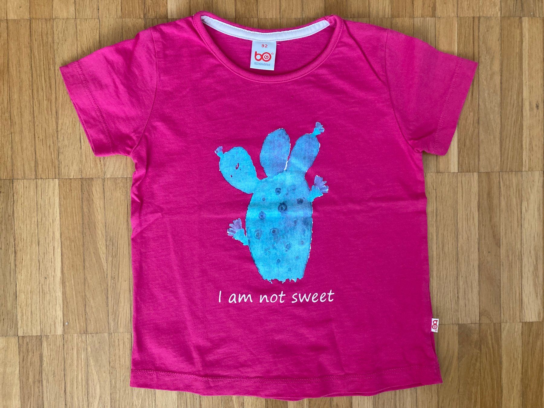Blusen, T-Shirts & Tops: T-Shirt mit Druck, Gr. 92 – Neu (gemäss Beschreibung) aus Basel von Nofretete39