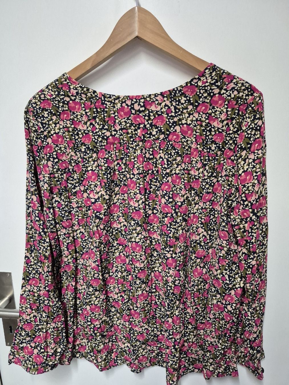 Des Petits Hauts Camicette: Viskose Bluse von Des Petits Hauts, Gr. T4(L)Blumenmuster – Usato da Merligen venduto da muss_haben 6