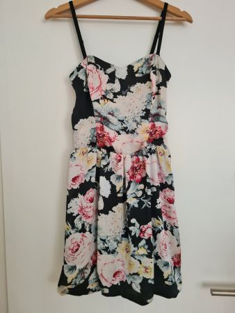 Guess Blumen-Seiden-Kleidchen Gr.36