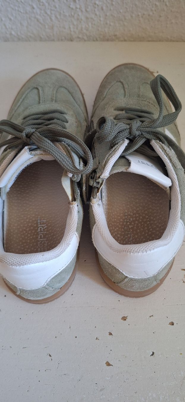 Esprit Herrenschuhe: Esprit Sneaker,Leder, Khaki-Grün, Gr. 35 – Gebraucht aus Richterswil von C011 4