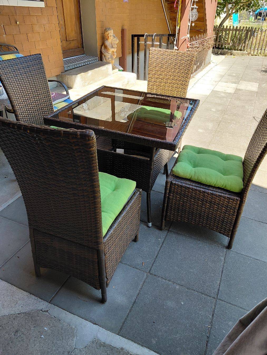 Tischset: Rattantisch und 4 Stühle – Gebraucht aus zuchwil von parson65 2
