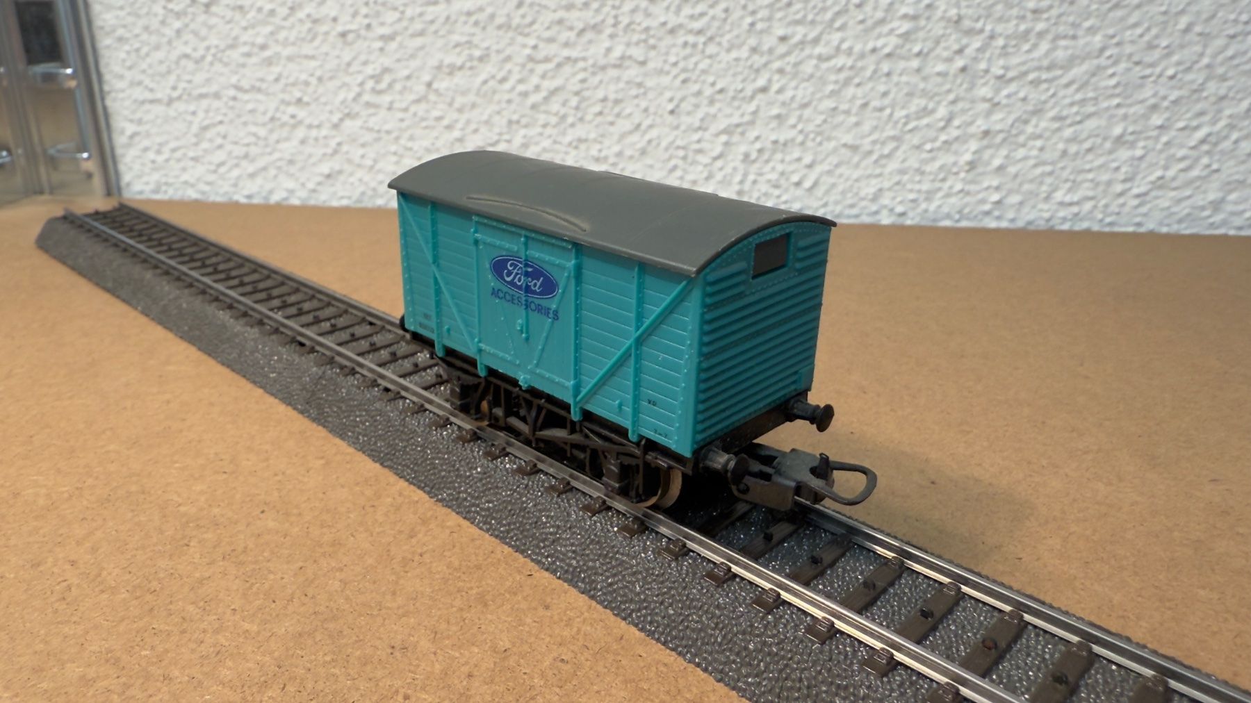 Lima Modelleisenbahnen: Lima Ford ACCESSORIES Güterwagen H0 / DC selten – Gebraucht aus Schlieren von rat_lq6b 4