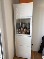 Schrank mit Vitrine und Schublade