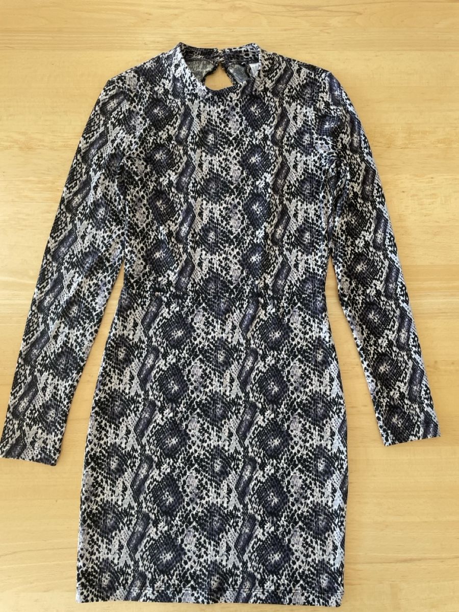H&M Kleider: Robe manches longues H&M imprimé python taille 36 EUR – Neu (gemäss Beschreibung) aus Ins von Nick63