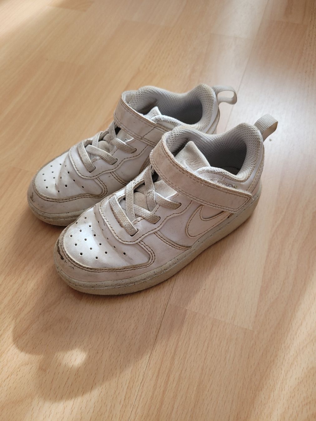 Nike Schuhe für Jungen: Nike Schuhe gr. 26 – Gebraucht aus Inwil von Flower2325