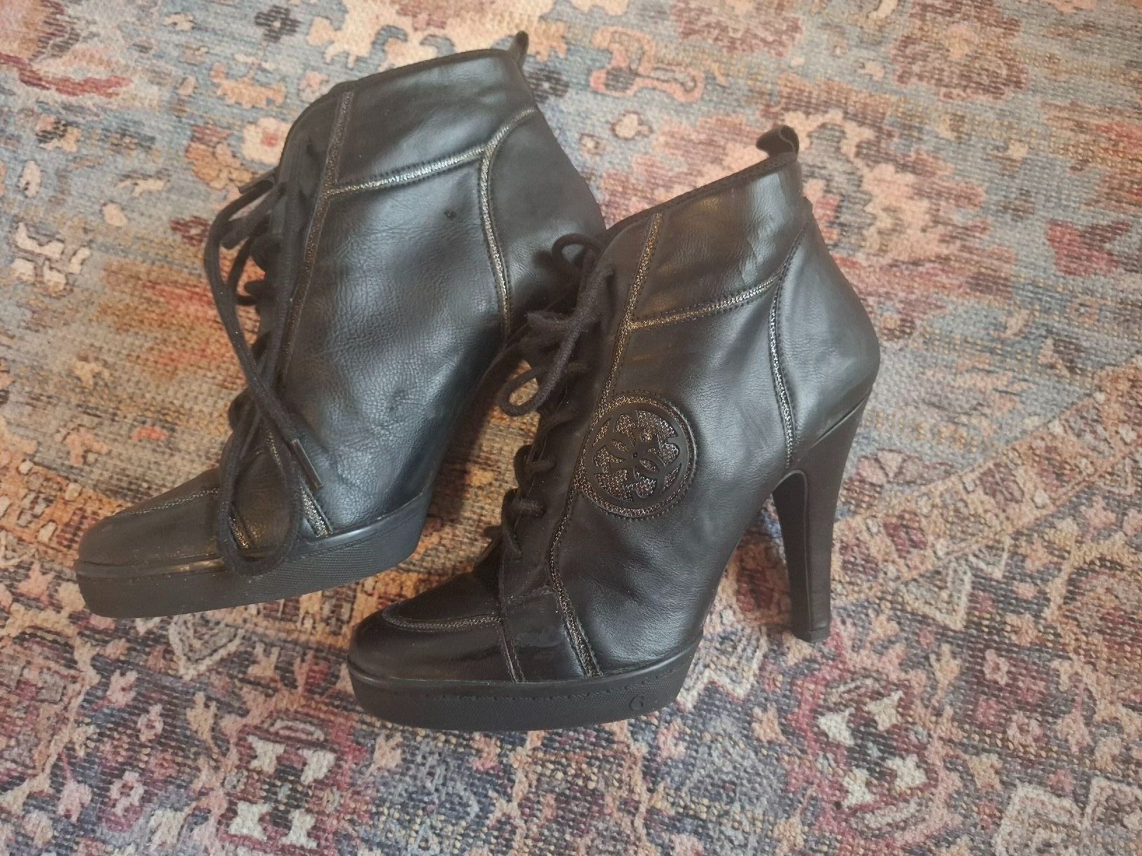 Guess Scarpe da donna: Guess High-Top Sneaker Heels, Schwarz, Grösse 39, – Usato da Urtenen-Schönbühl venduto da wirbelwind010