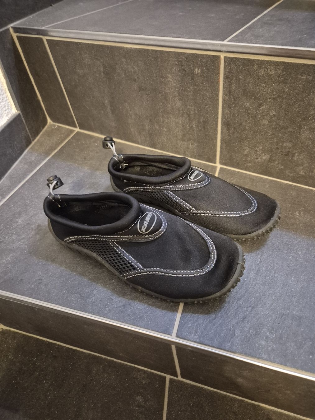 Chaussures garçon: Badeschuhe 37 – D'occasion à Würenlingen par kuh33