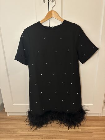 Schwarzes Federkleid mit Strass, Gr. M - Neuwertig!