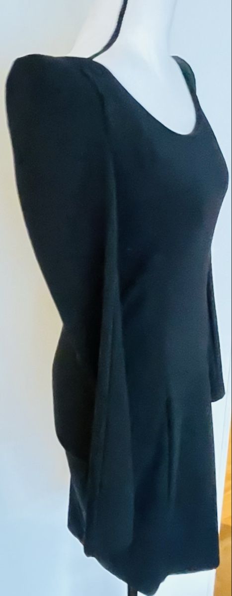 Kleider: AMISU Schwarzes Kleid Gr. 36 Elegant Figurbetont – Gebraucht aus Gränichen von RetoLexi 1