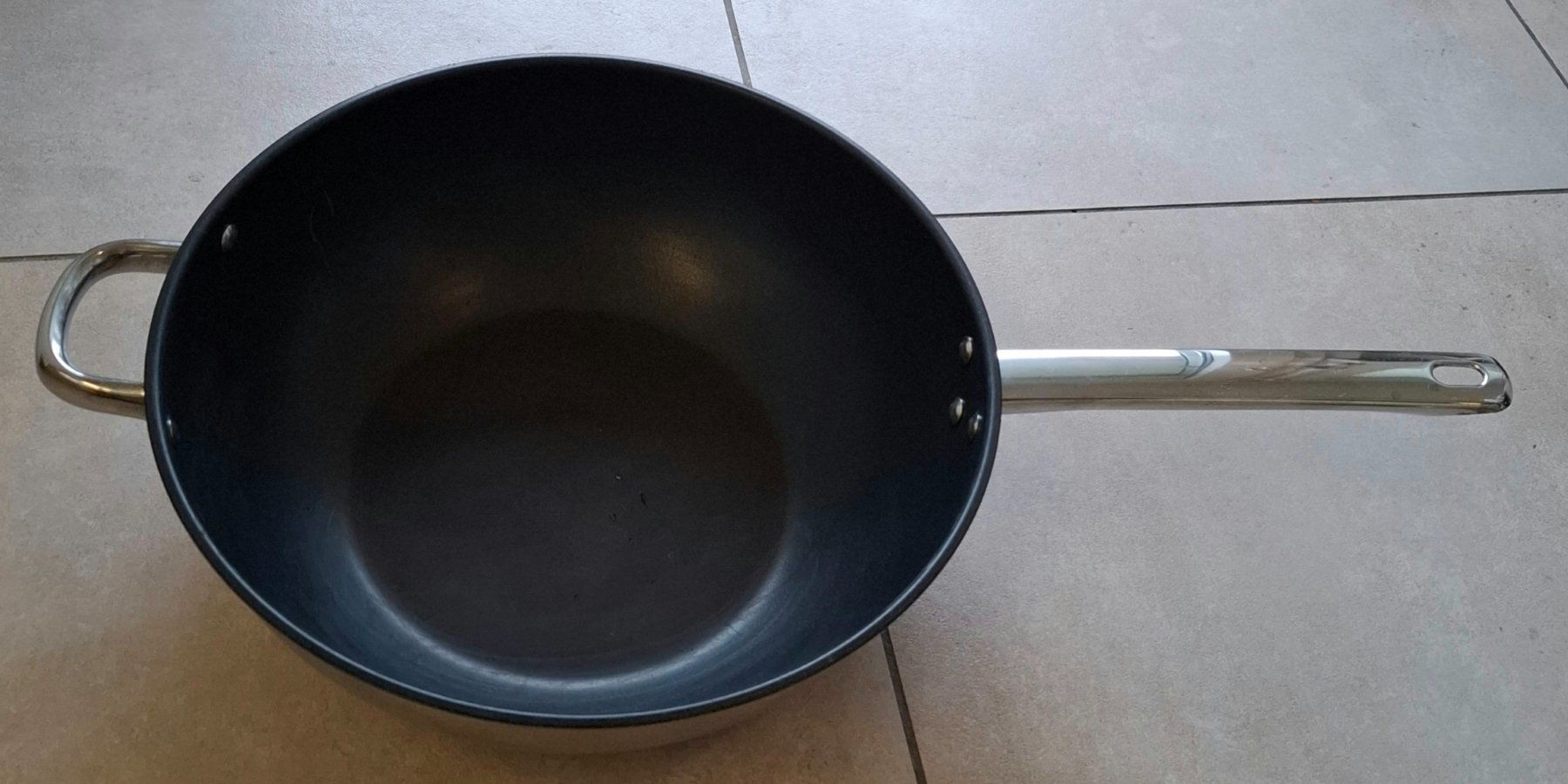 Padelle: 2x Grosse IKEA Wok Pfannenset mit Deckel. – Usato da Rotkreuz venduto da keerthdi 6