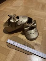 Goldene Babyschuhe mit Schleife  neu