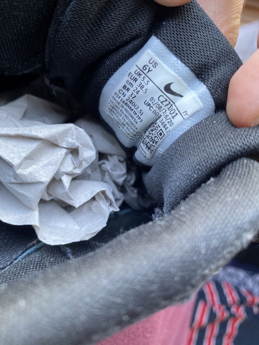Nike Damenschuhe: Nike Sneaker Gr. 38.5 Schwarz/Weiss – Gebraucht aus Dübendorf von feusiedi 2