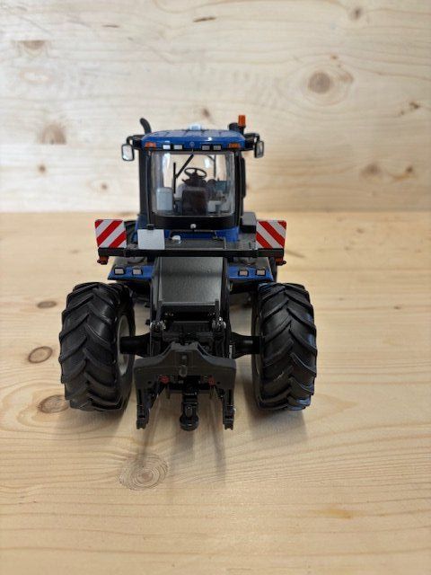 New Holland Kit di modellismo & Modellini statici: New Holland T9.670 – Nuovo (secondo la descrizione) da Oberbütschel venduto da SimBla91 4