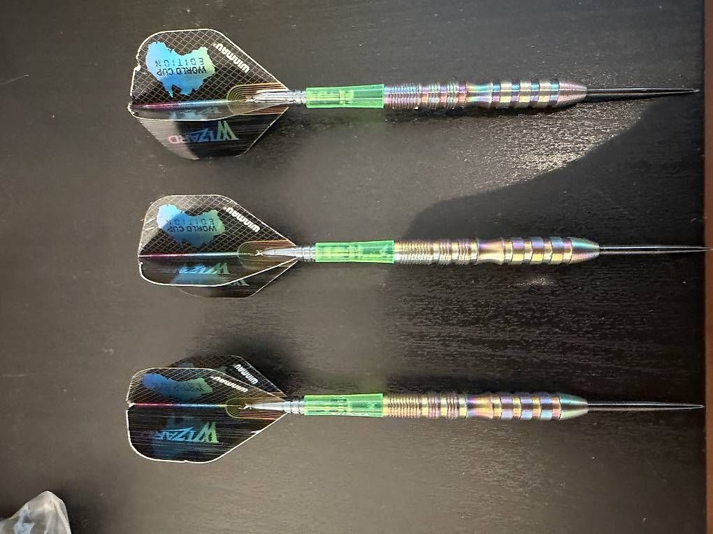 Freccette: Komplettes Dartset mit Pfeilen, Ständer und Dartring – Usato da Lostorf venduto da gia_8bxj 4