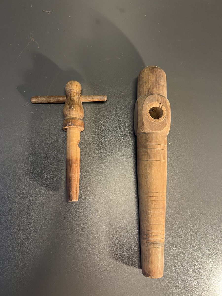 Rubinetteria: Ancien robinet de tonneau en bois – Usato da La Neuveville venduto da XavierLuke 2