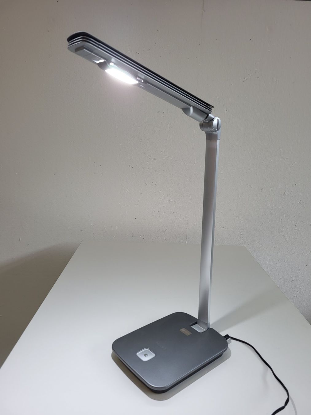 Philips Lampade: Philips EyeCare Blade Schreibtischleuchte LED – Usato da Brügg BE venduto da POU-BELLE