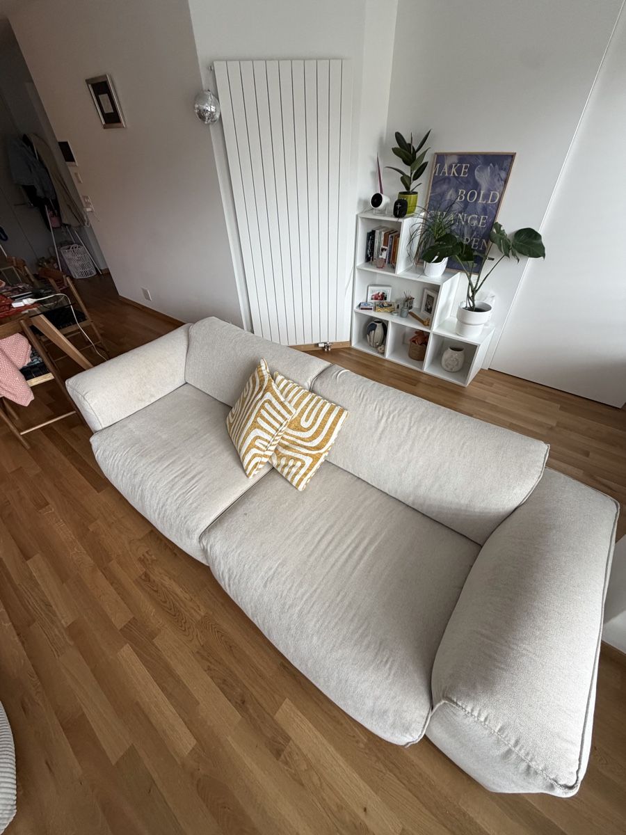 Divani: 3 seater beige sofa – Usato da Luzern venduto da tat_8tvl 1