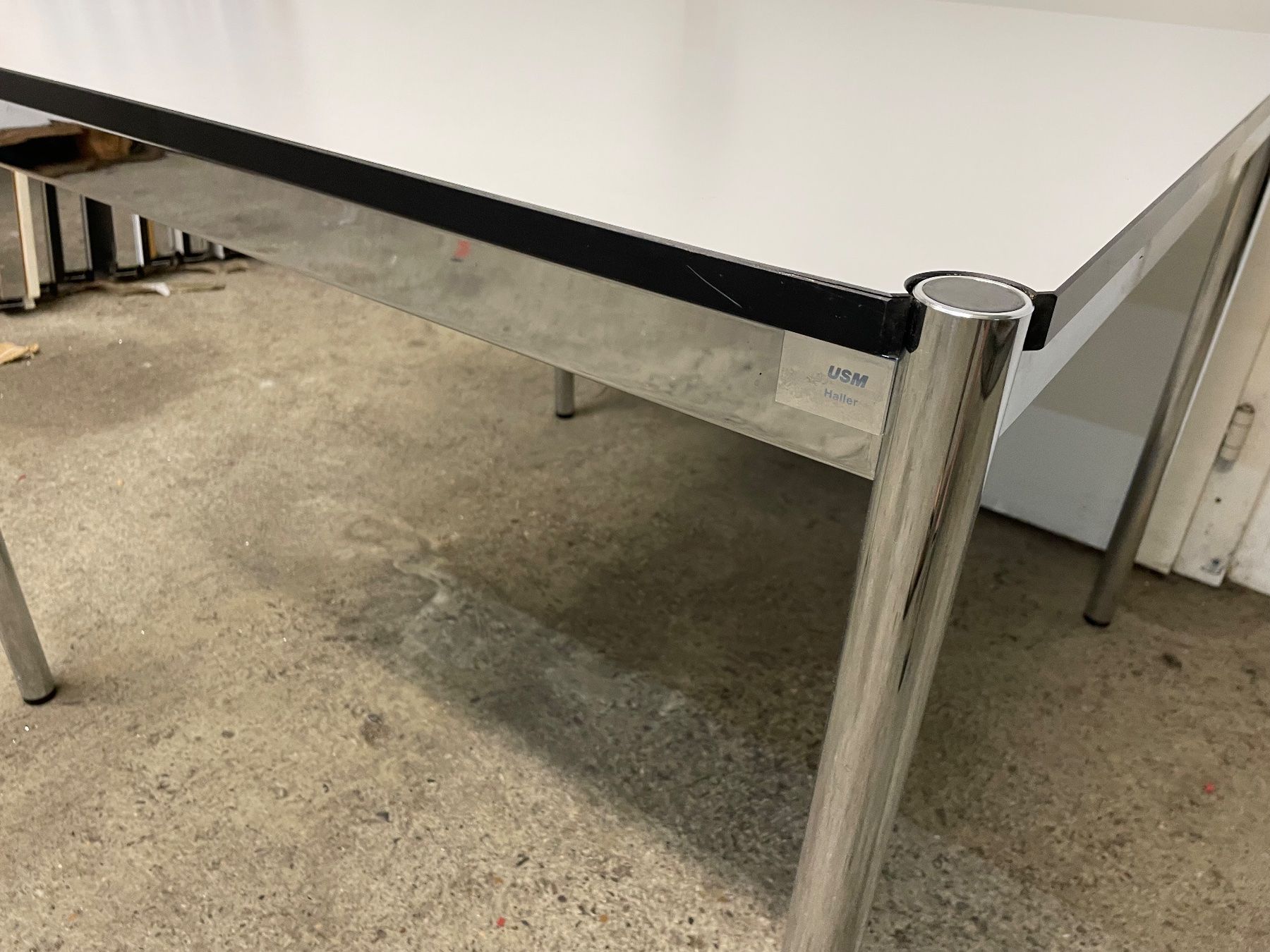 USM Tavoli: Usm Haller Tisch – Usato da Basel venduto da M.Secondhand 2