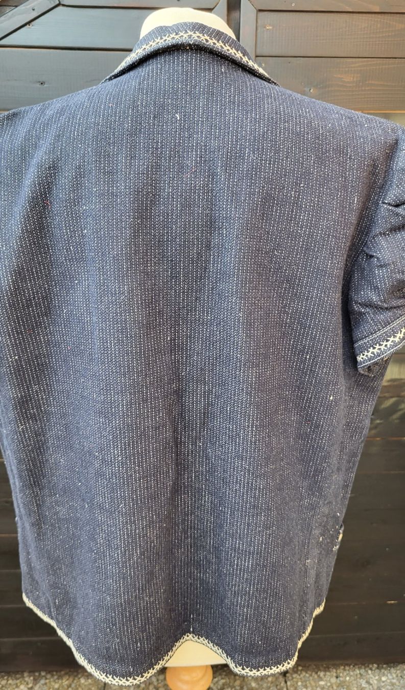 Trachtenmode: Bredzon. Gilet Armailli – Gebraucht aus Fribourg von  4