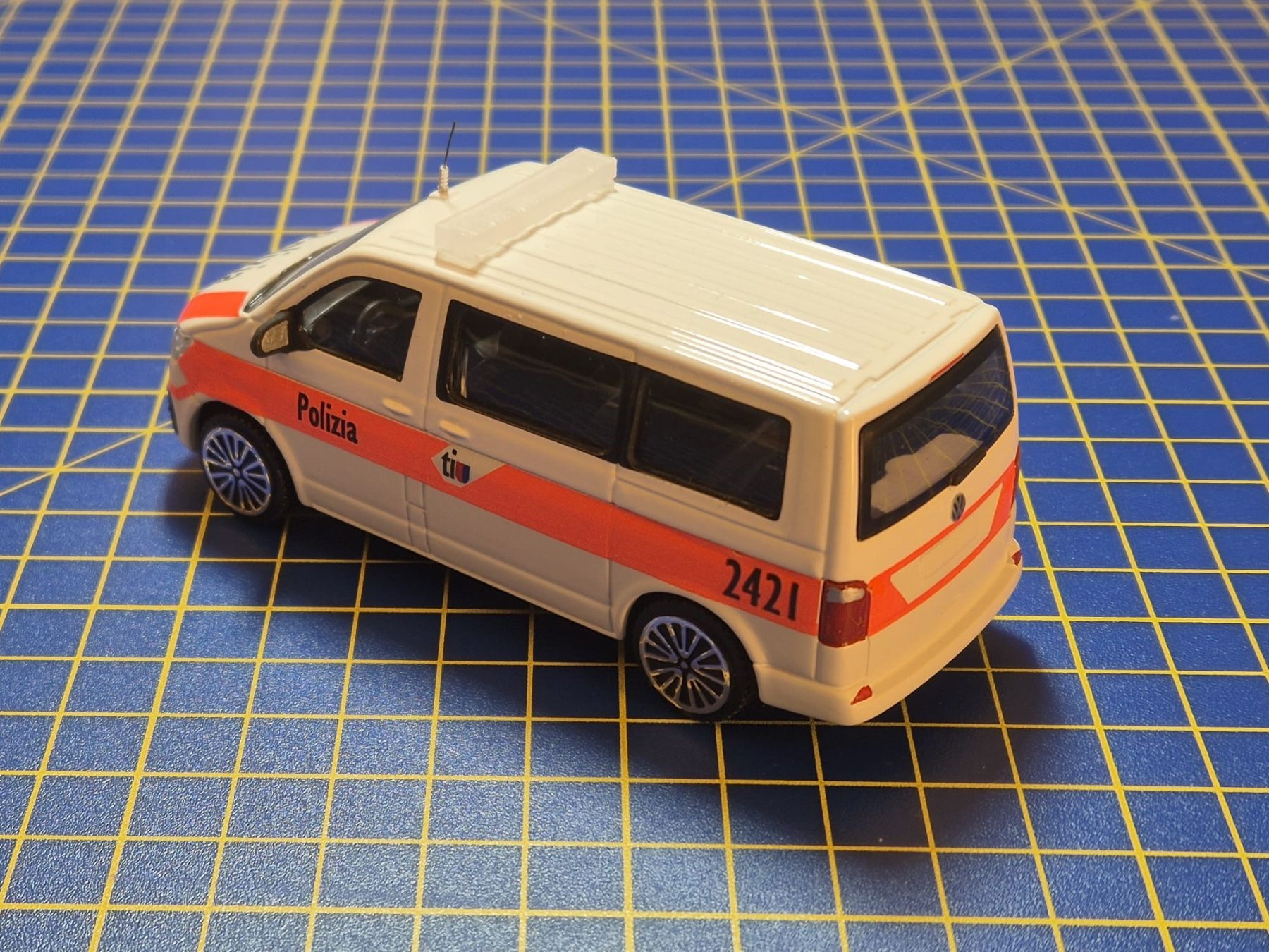 Volkswagen Modellini d'auto: VW T6.1 Kantonspolizei Tessin 1:43 – Usato da Lachen SZ venduto da myr_qk5y 1