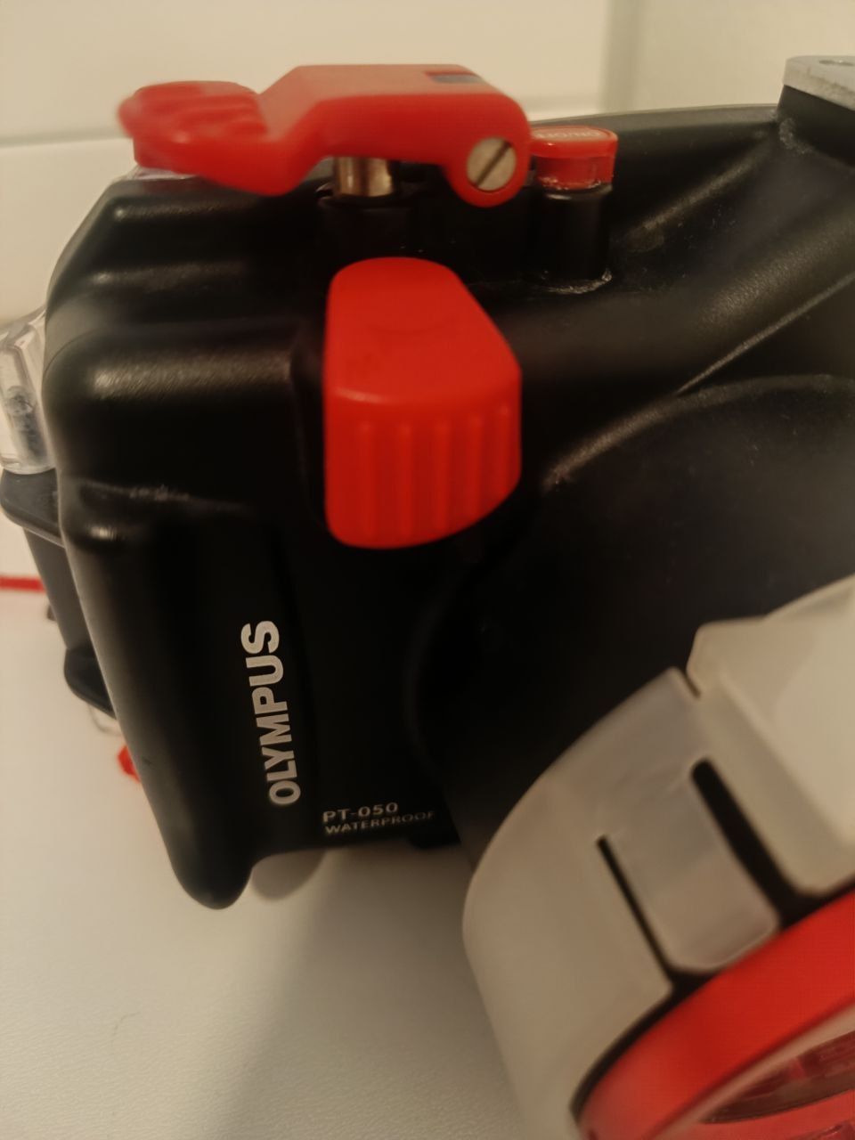 Olympus Lampade & Macchine fotografiche: Custodia Subacquea per Fotocamera – Usato da Origlio venduto da ott_x7z8 1
