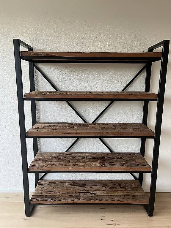 Regale: Étagère en bois massif – Gebraucht aus Muntelier von for_5kpr
