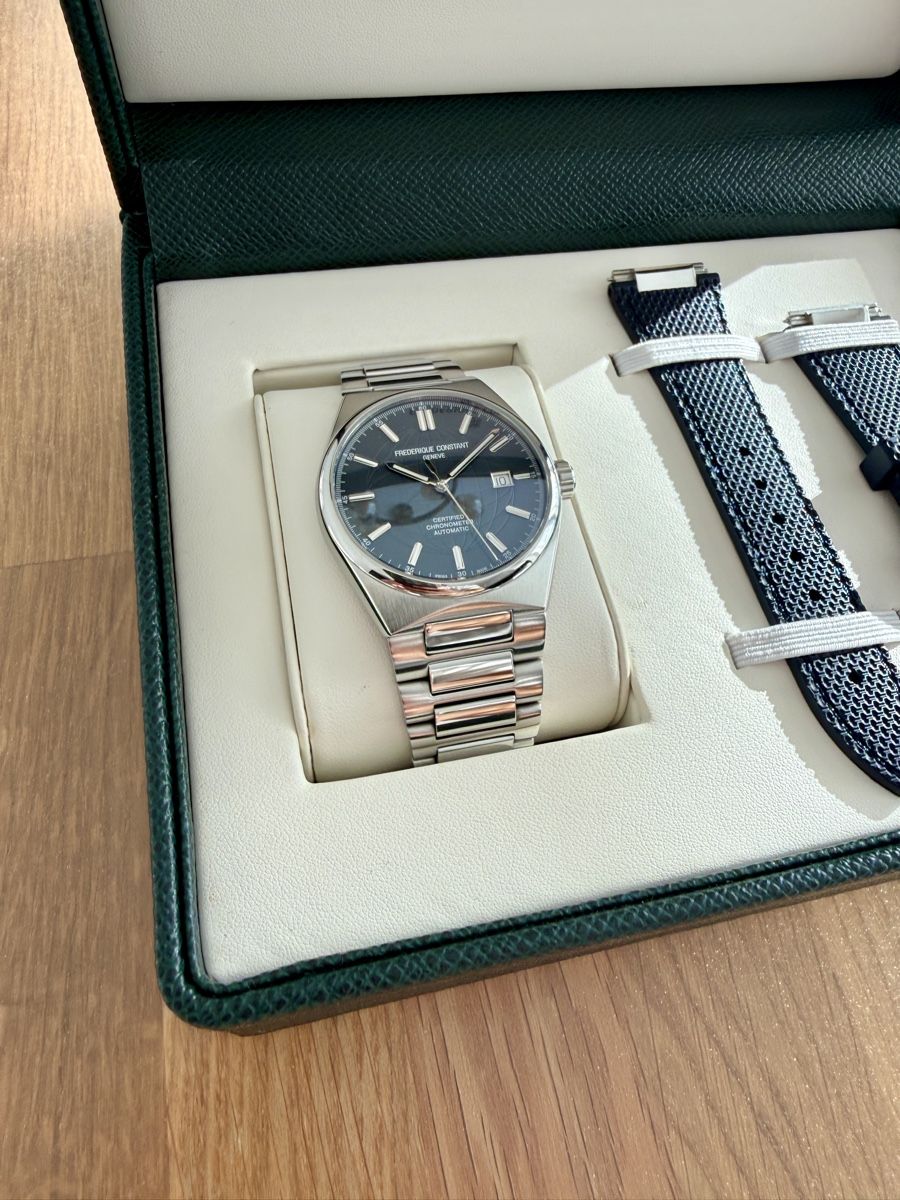 Frederique Constant Montres: Frederique Constant Highlife Automatic COSC – D'occasion à Sugiez par AlexG_22 1