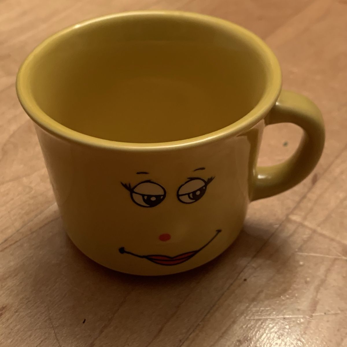 Tazze: Lustige gelbe Tasse mit Gesicht – Usato da Hinteregg venduto da GARANTA 1