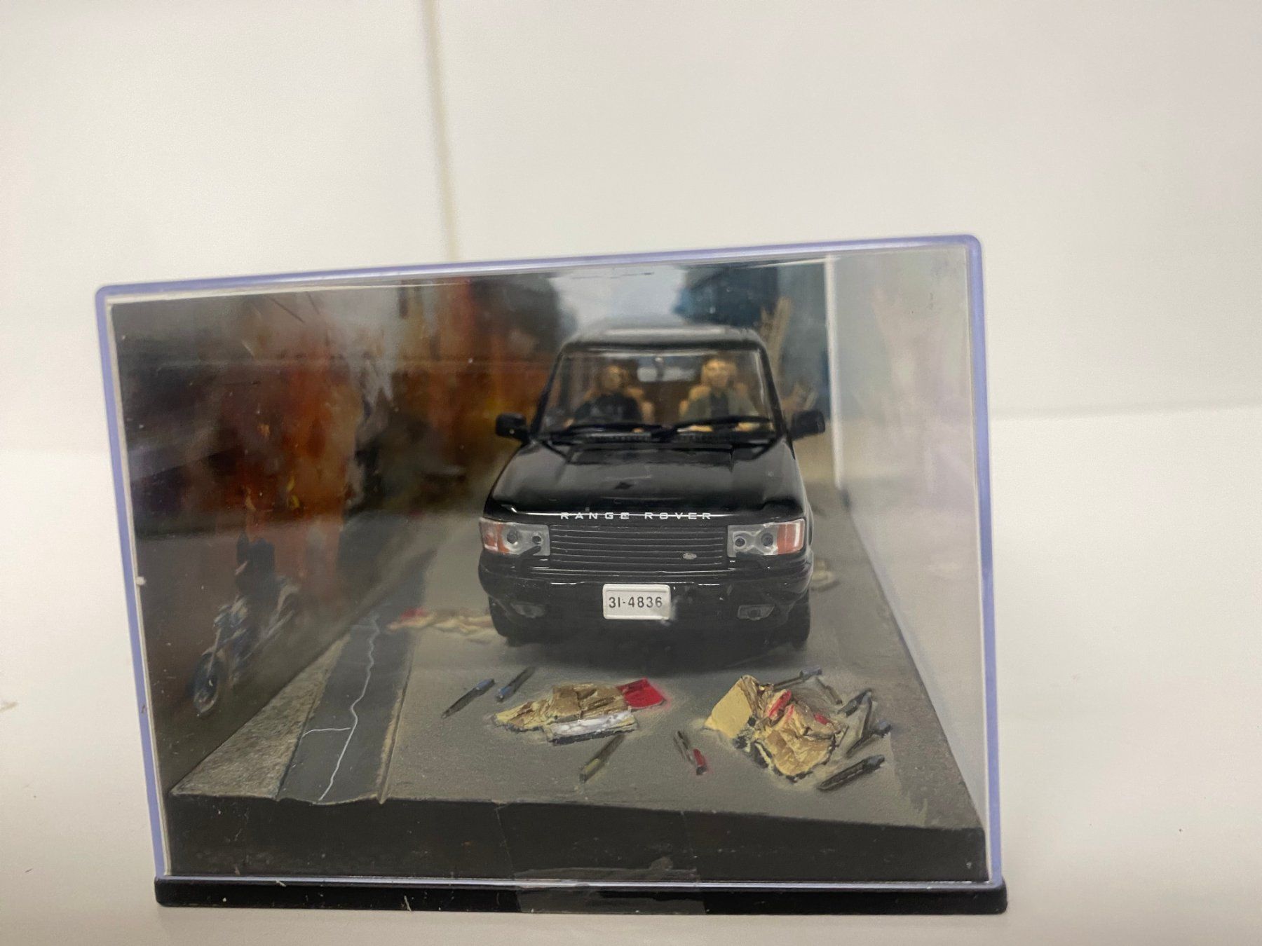 Land Rover Modellini d'auto: Range Rover James Bond Tomorrow never dies 1-43 447 – Nuovo e nell'imballaggio originale da Kerzers venduto da tisyayasuBE 1