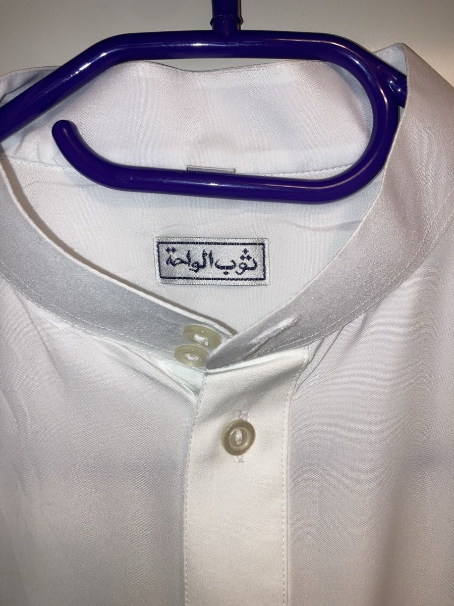 Lotti di vestiti: Traditionelle Männerkleidung der Emirate – Usato da Basel venduto da Imack 3