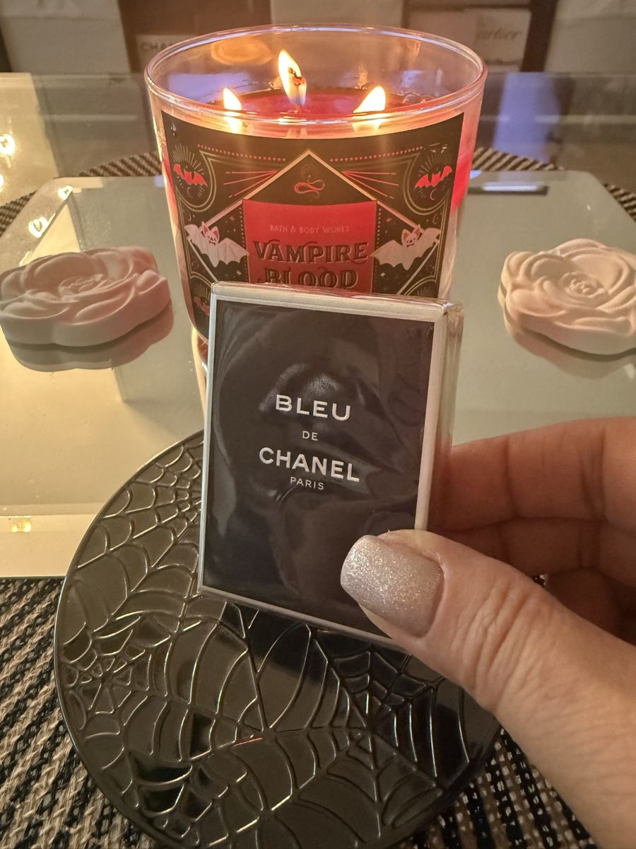 Chanel Parfum & Eau de Toilette: Chanel bleu miniature neuve  – Neu und originalverpackt aus Lausanne von Tounitz