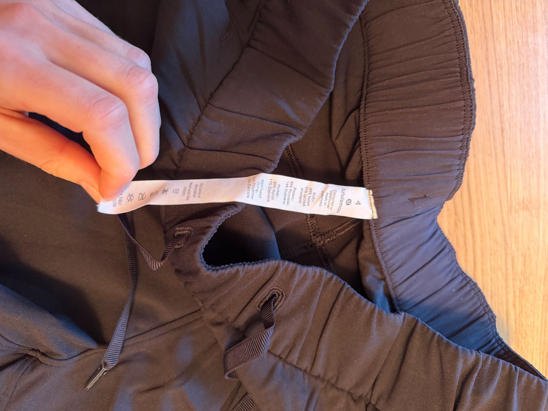 Lululemon Pantaloni: Lululemon Shorts schwarz Grösse 4 – Usato da Hettlingen venduto da blu_tb6z 2