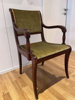 Antiker Biedermeier Stuhl aus Holz mit Samt bezogen